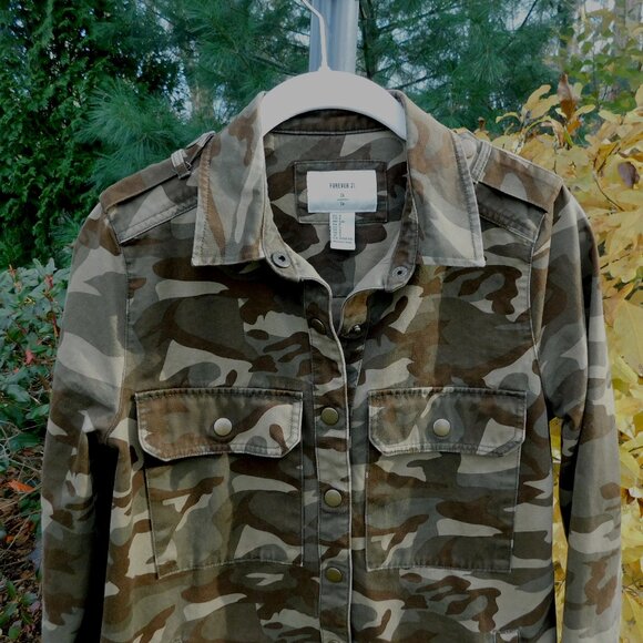 Forever 21 Camo Snap-Front Utility Jacket - Picture 2 of 3